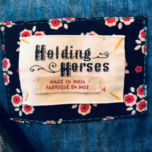 Holding Horses Anthro Embroidered Button Down Blue Denim Shirt Size 4 - Picture 10 of 10